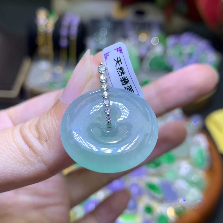 颈饰18K金镶嵌翡翠