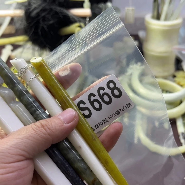 蛇纹石玉发饰合金荣**娘