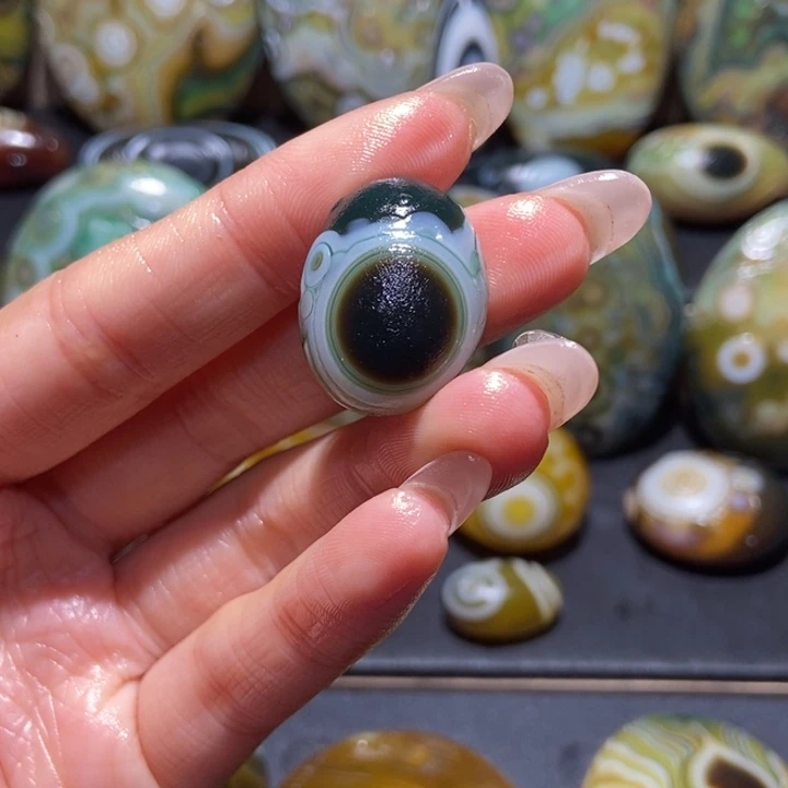 【闪购商品】未镶嵌玛瑙/玉髓珠宝奇石藏**纳