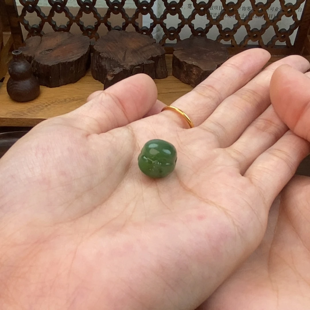 假***假颈饰未镶嵌和田玉（碧玉）