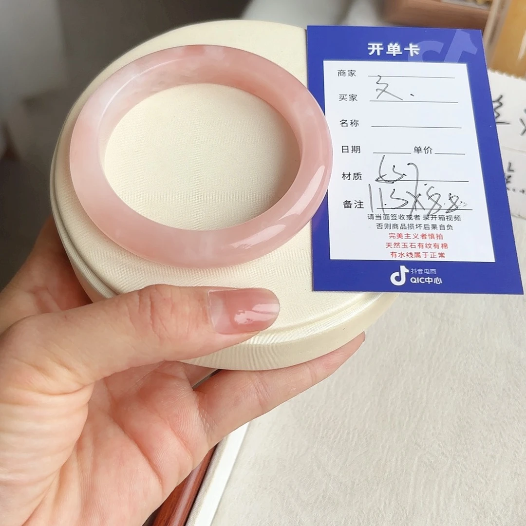 溪****未镶嵌手镯石英质玉