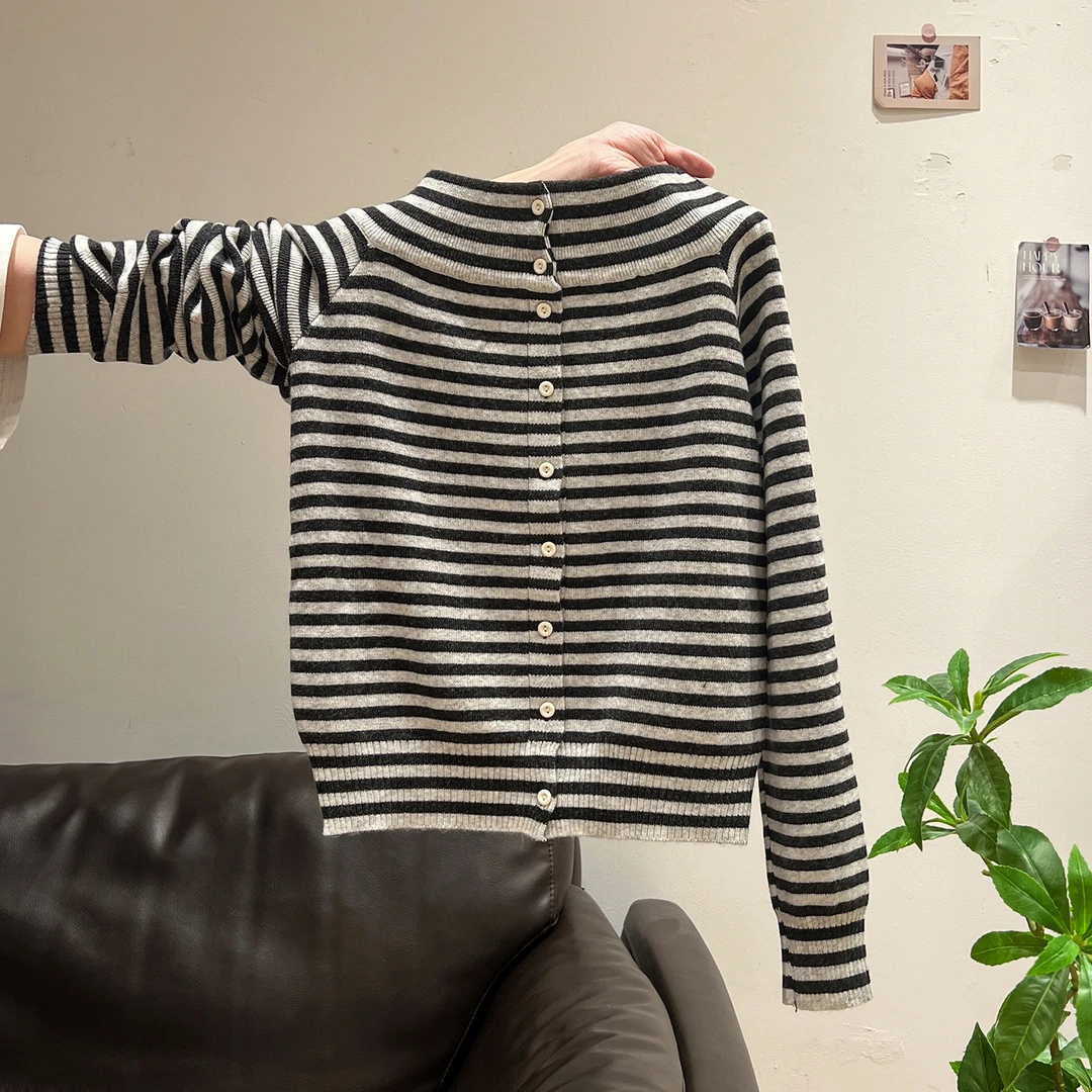 小婉薇 撞色条纹一字肩针织开衫女2026秋冬季打底衫宽松长袖上衣