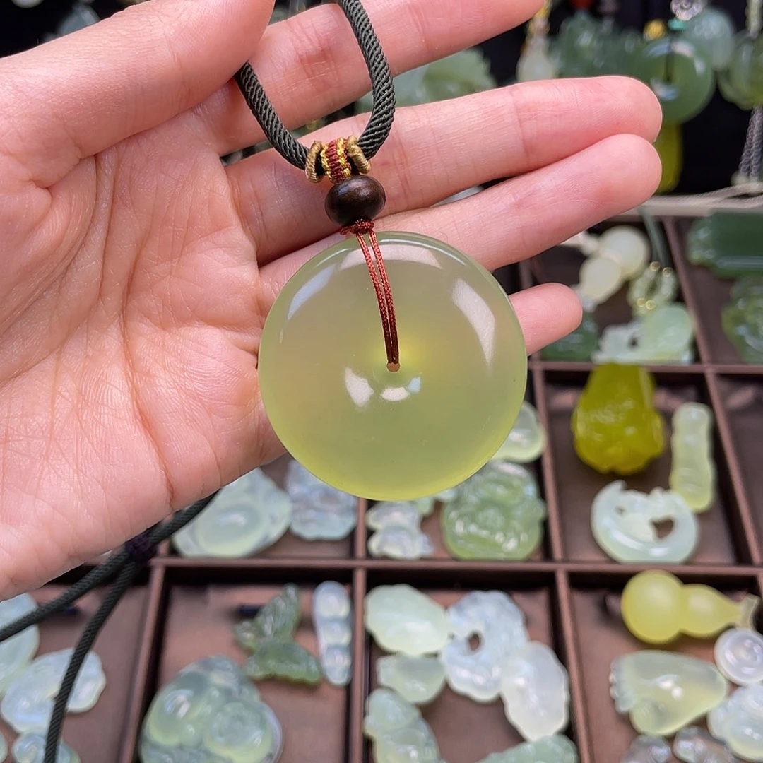 蛇纹石玉未镶嵌颈饰