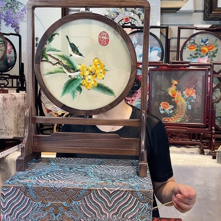 刺绣苏绣摆台胡桃木