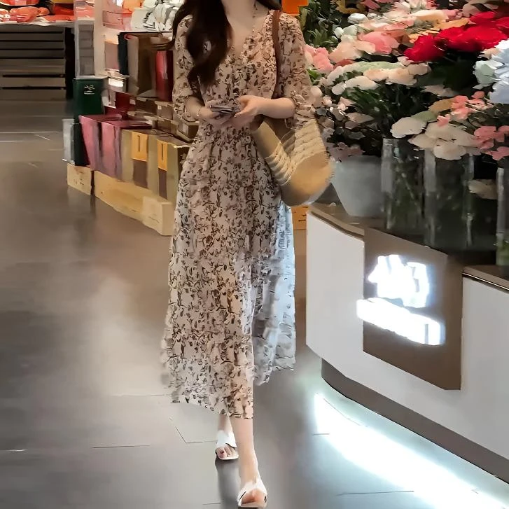 逸苞xiyy法式浪漫V领碎花连衣裙女2025夏季爆款裙子宽松遮屁股时