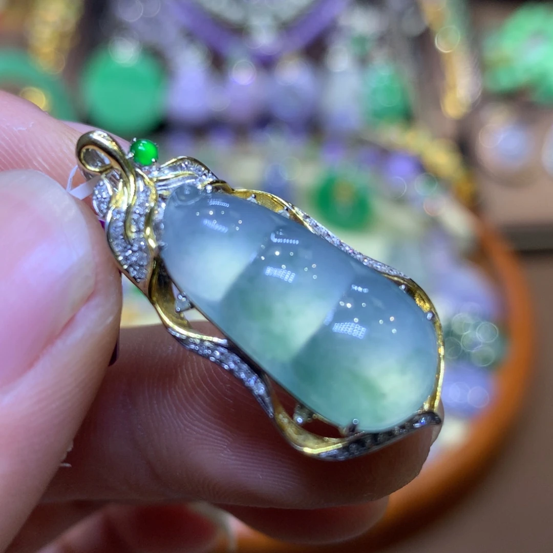 翡翠18K金镶嵌颈饰