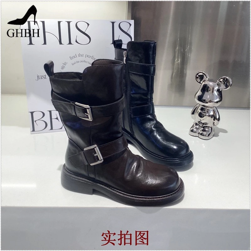 秋冬高级感时尚加绒皮带扣褶皱机车靴马丁靴艾模儿女靴英伦风