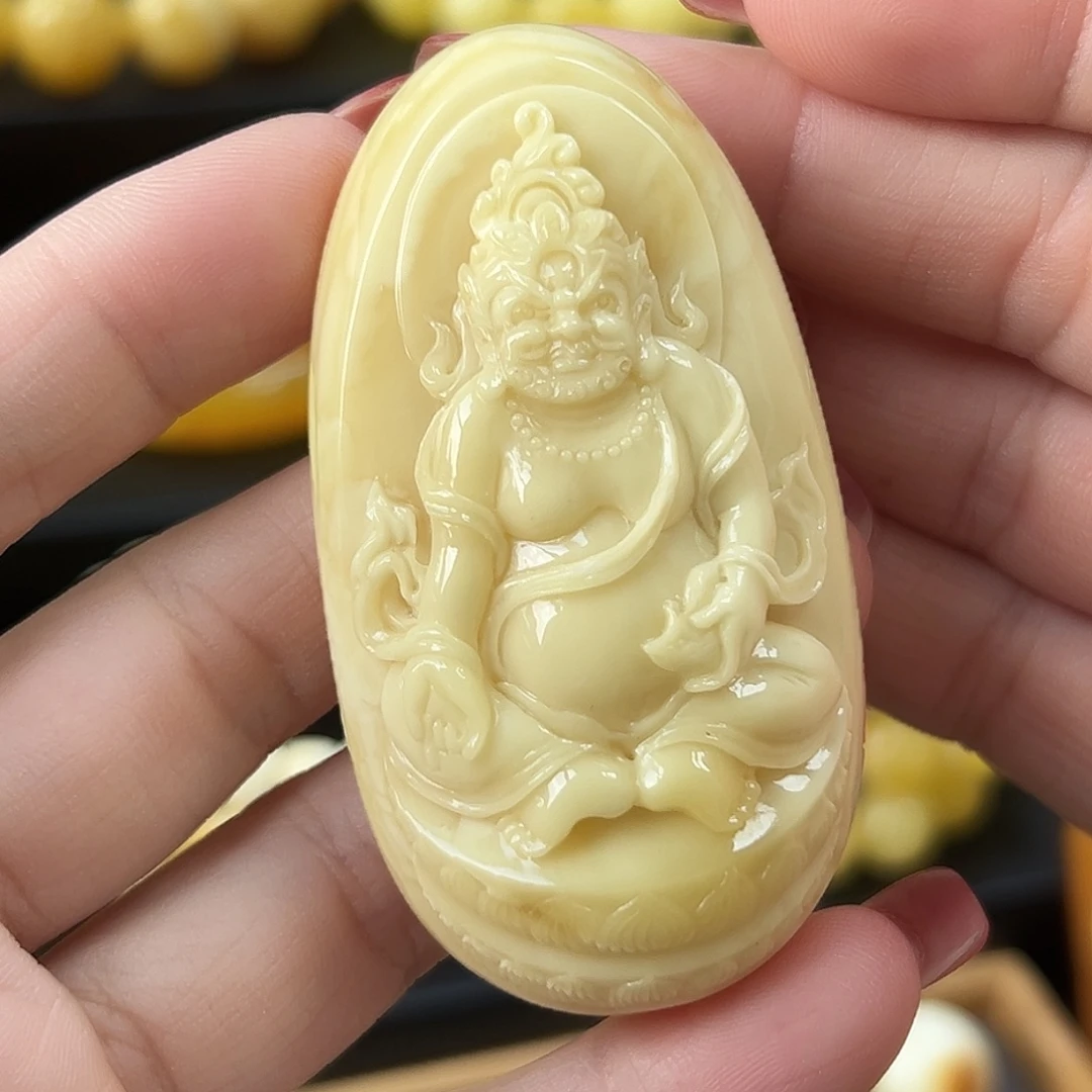 琥珀颈饰未镶嵌白蜡黄财神