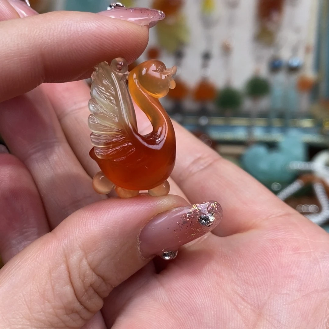 蛇纹石玉未镶嵌颈饰一***牛吊坠