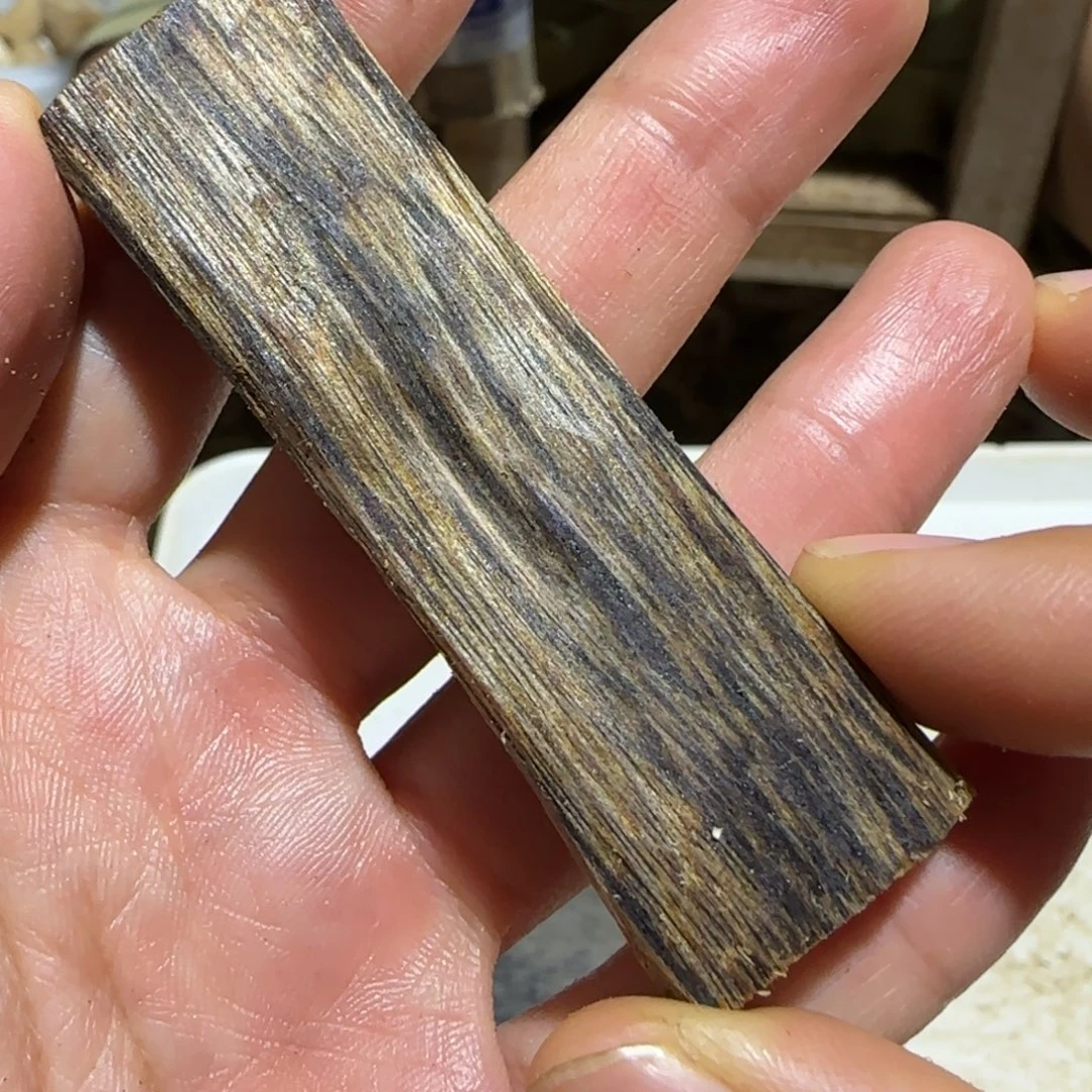 沉香碎屑沉香牌子一个