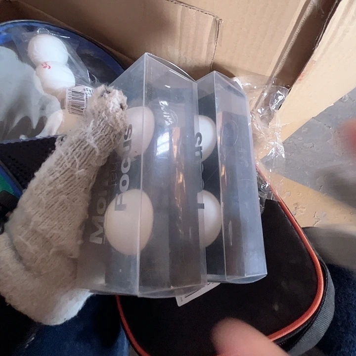 代言人乒乓球。   2盒。