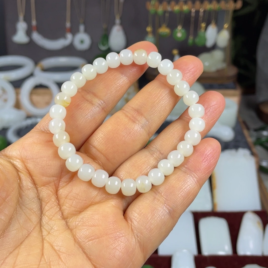 用***4和田玉未镶嵌颈饰