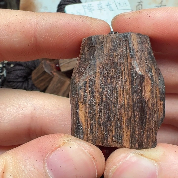 藤类降真香随形吊坠大小不一