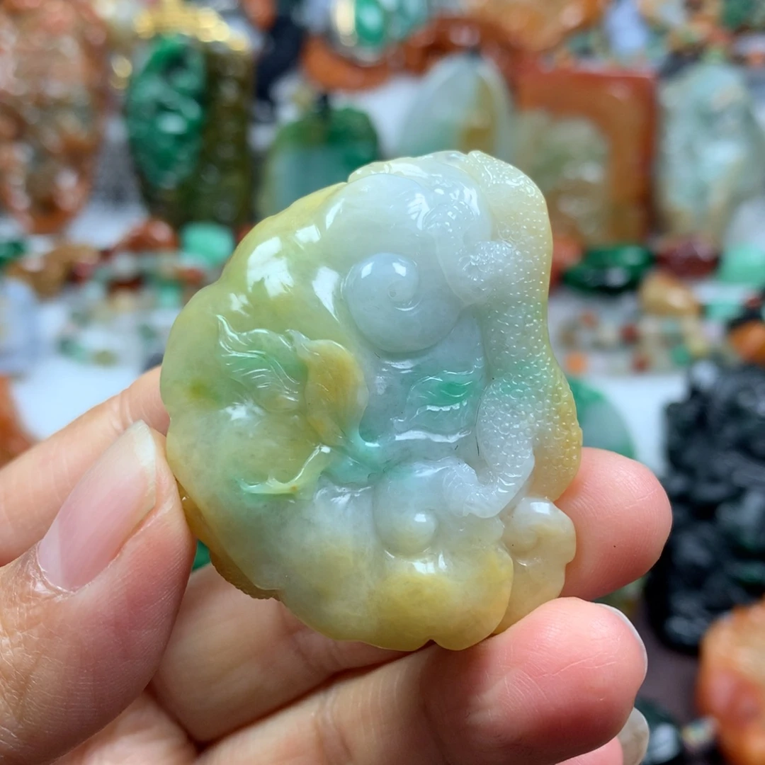 翡翠未镶嵌颈饰挂件