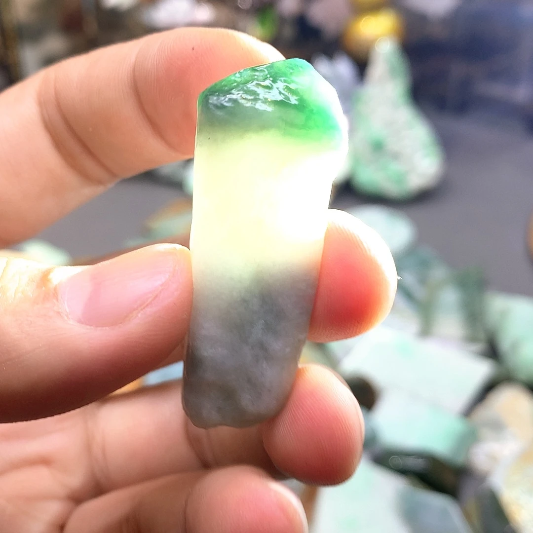 翡翠耳饰未镶嵌翡翠