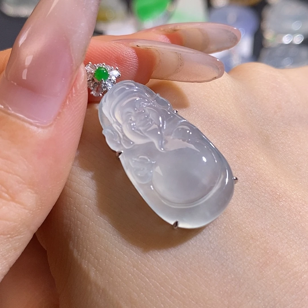 翡翠未镶嵌颈饰财神