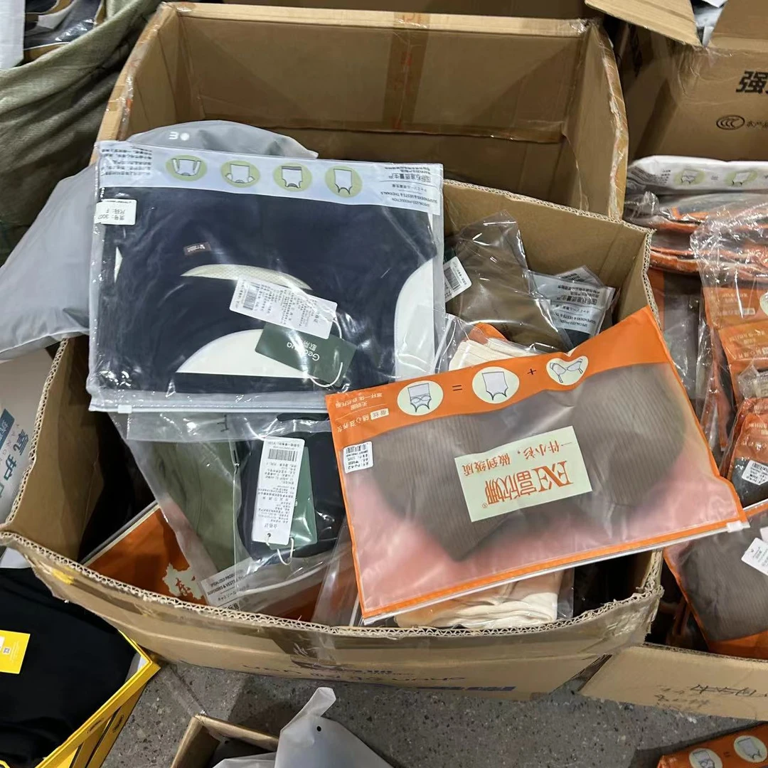 C66009女士显瘦背心不挑款【带胸垫背心磨毛背心均码】