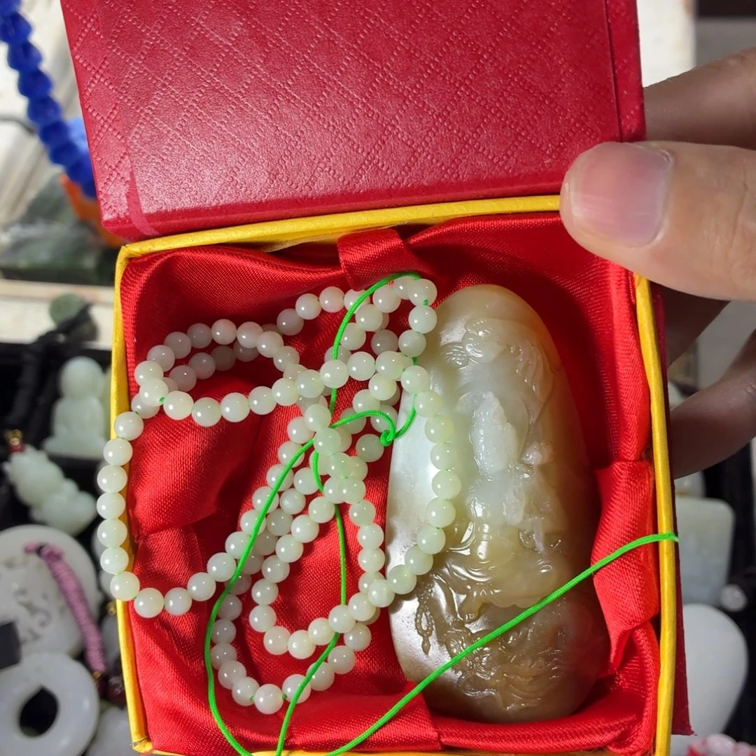 哥***茫和田玉未镶嵌颈饰