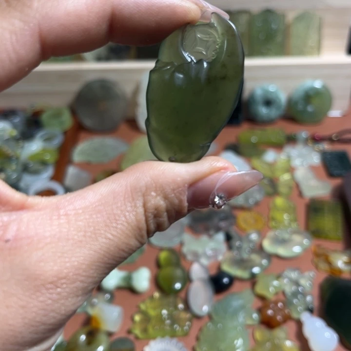 蛇纹石玉合金颈饰