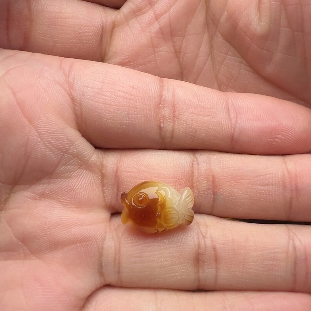 蜜蜡未镶嵌颈饰小鱼提溜（打孔不退换）