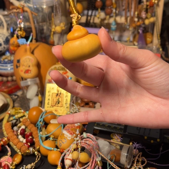 I***e草里金小葫芦情人节限定