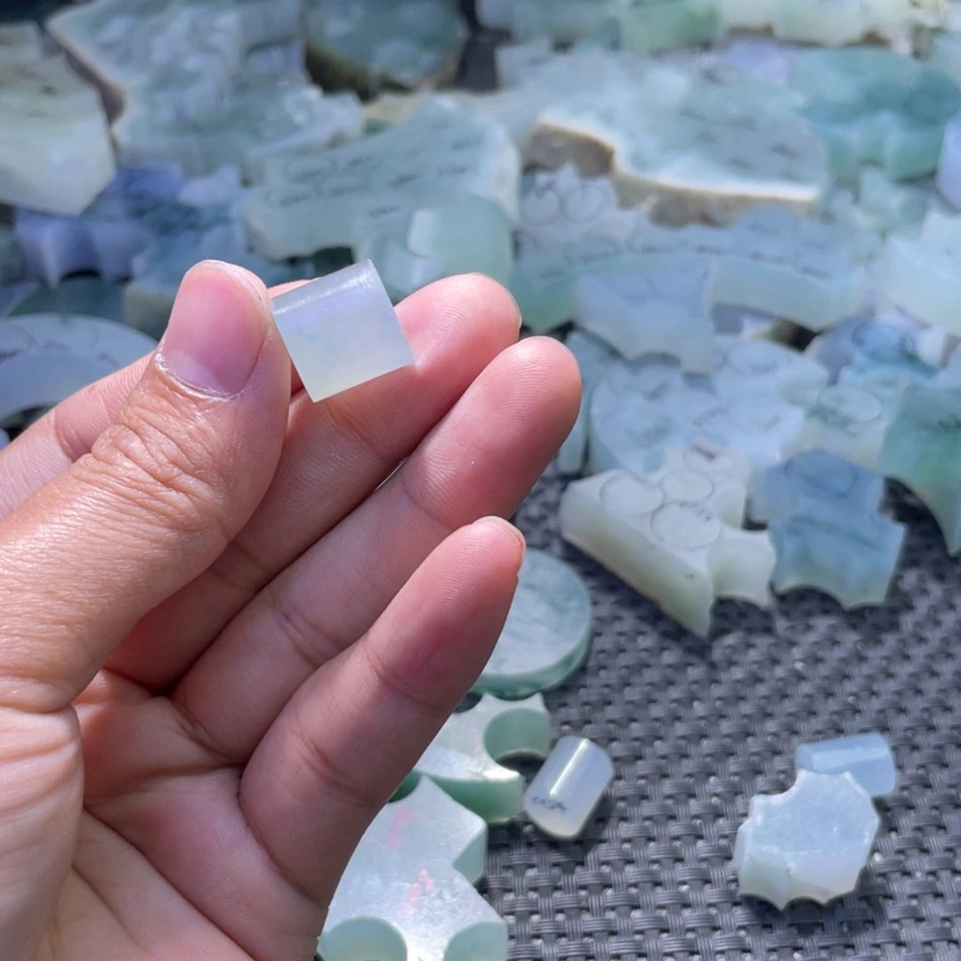 定制翡翠未镶嵌?**?翡翠