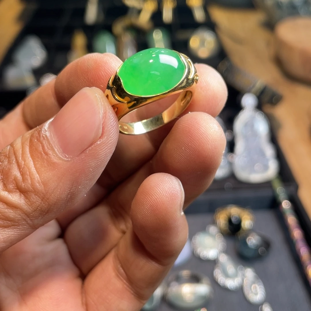 翡翠18K金镶嵌戒指