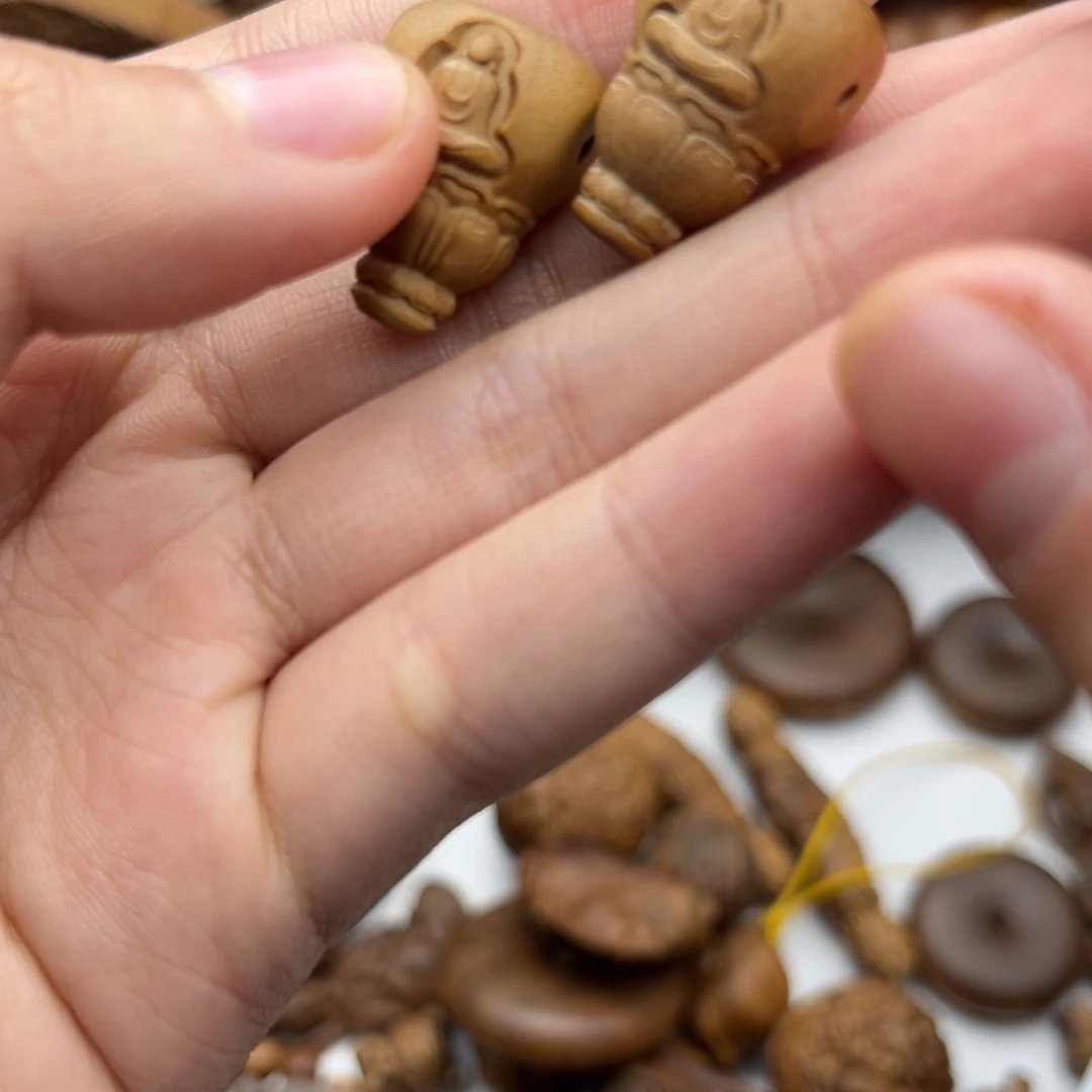 在***根木质类精工细作品