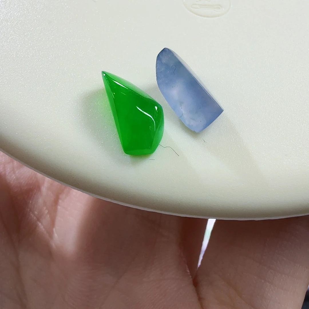翡翠未镶嵌颈饰随行一对（可拆）
