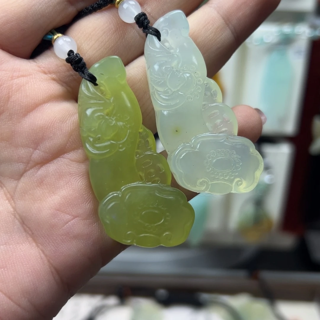 蛇纹石玉未镶嵌颈饰