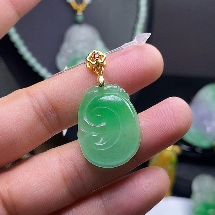 翡翠未镶嵌吊坠(赠链)