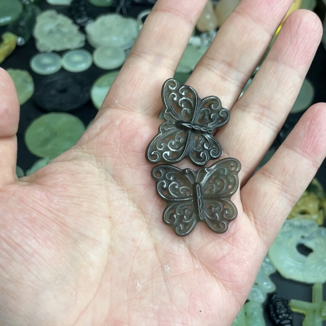 岫玉未镶嵌颈饰蝴蝶