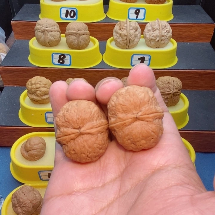 W***t吊坠桃核粗劲元宝