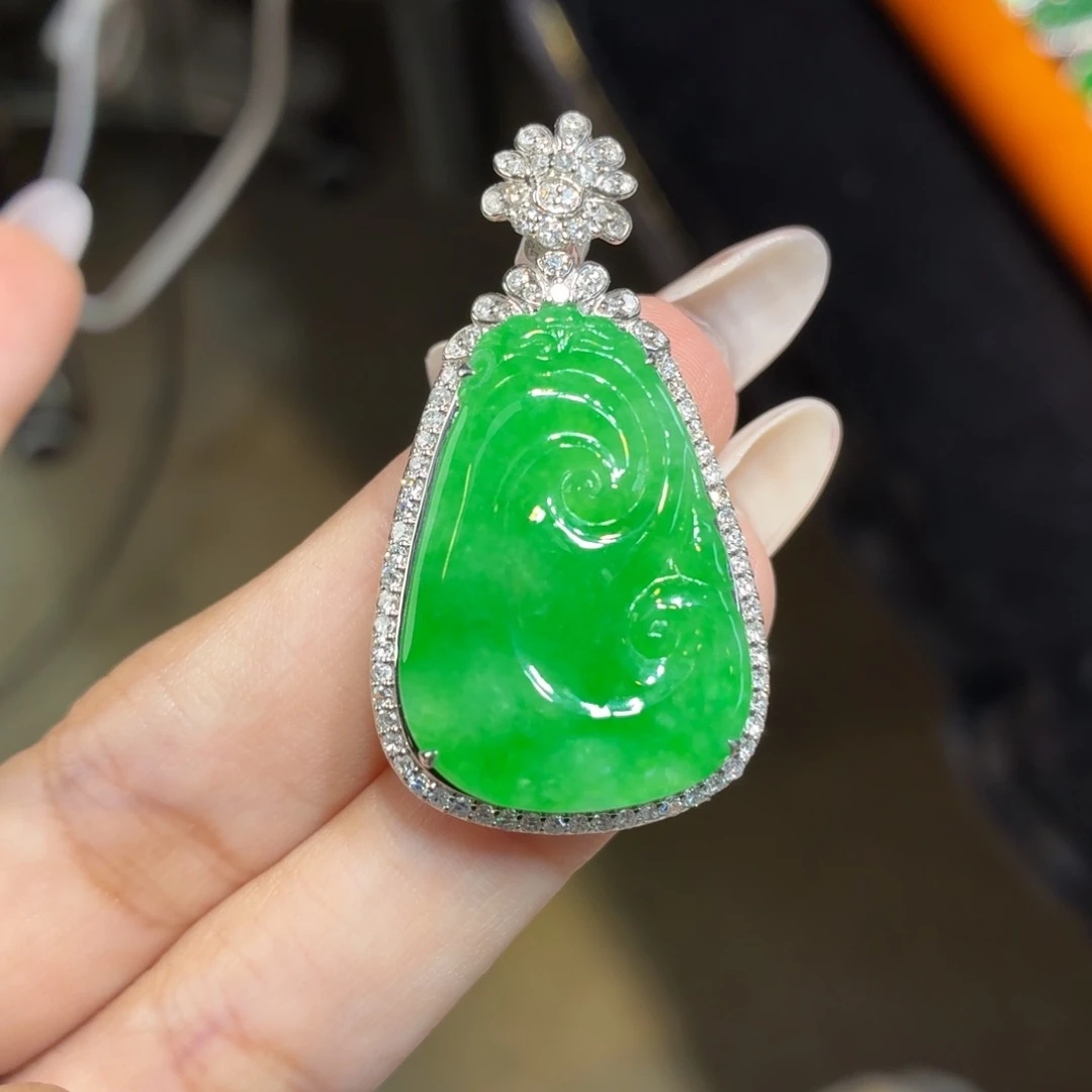 翡翠18K金镶嵌颈饰天然缅甸翡翠