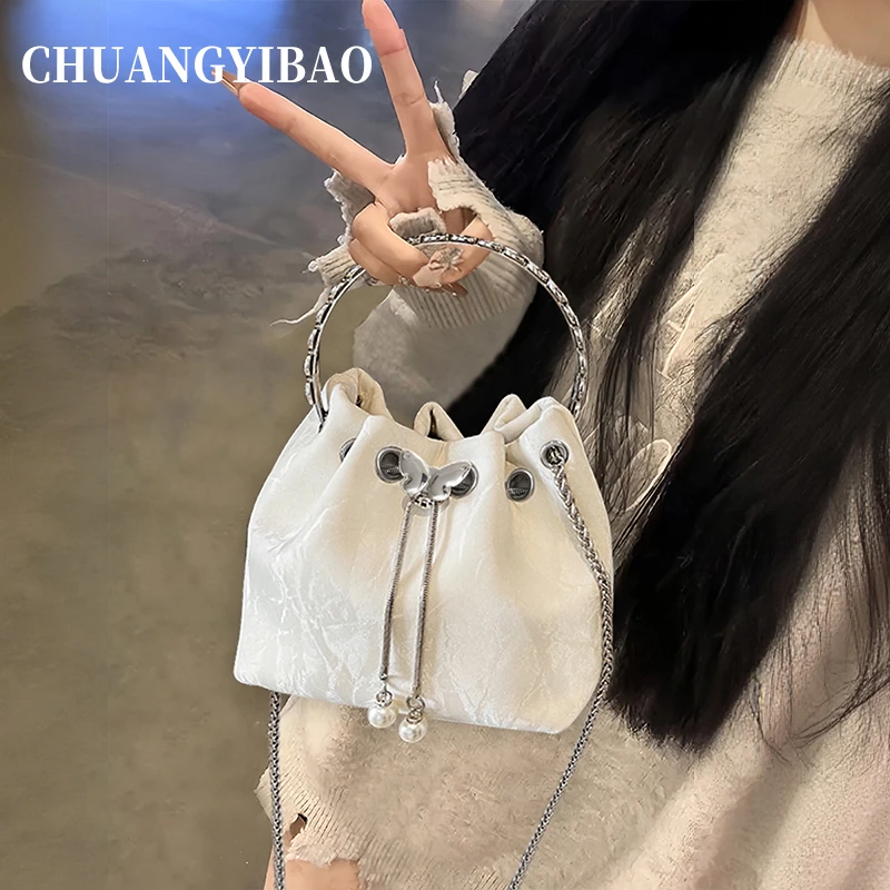 秋冬超火菜篮子水桶包包女2025设计师款同款轻奢小众高级感斜挎包