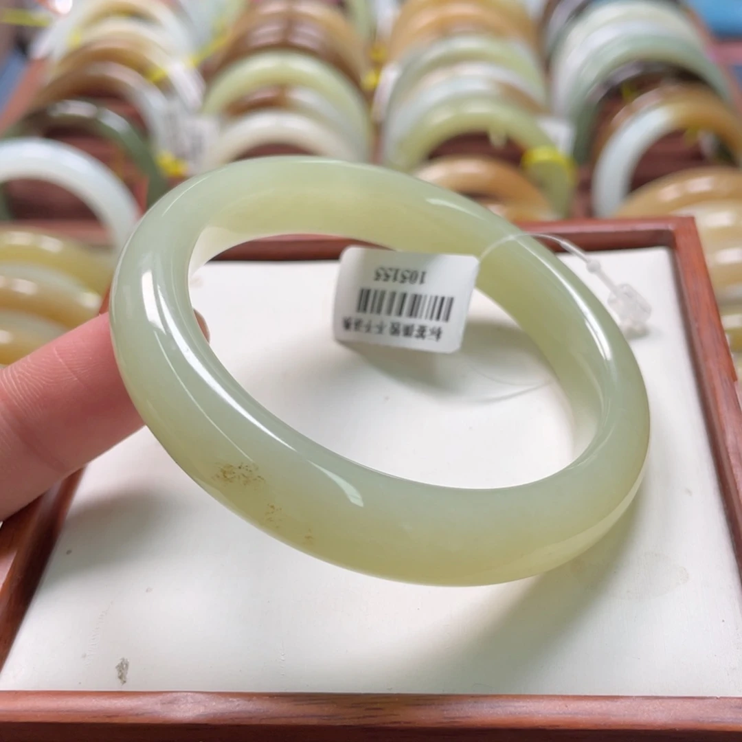 【闪购商品】和田玉手镯未镶嵌5556