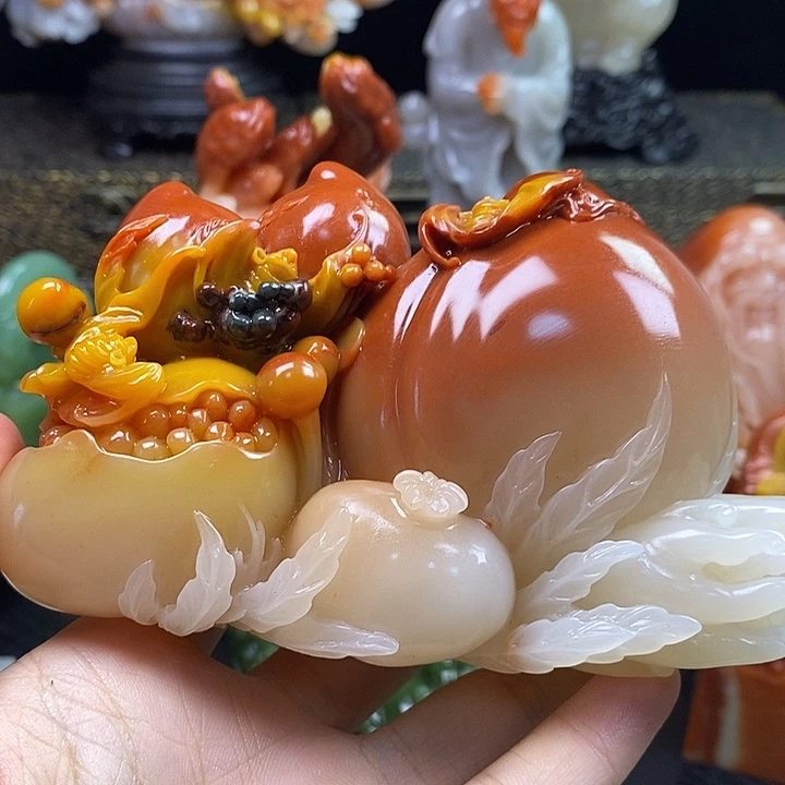 嫣***然印石寿山石八方来财……………………