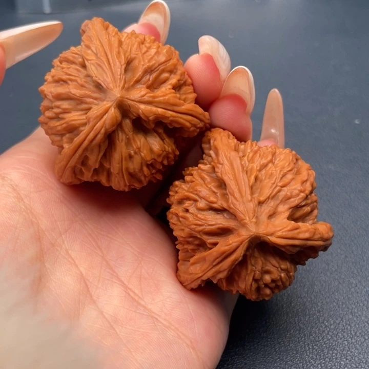 给***烟文玩核桃吊坠白狮子