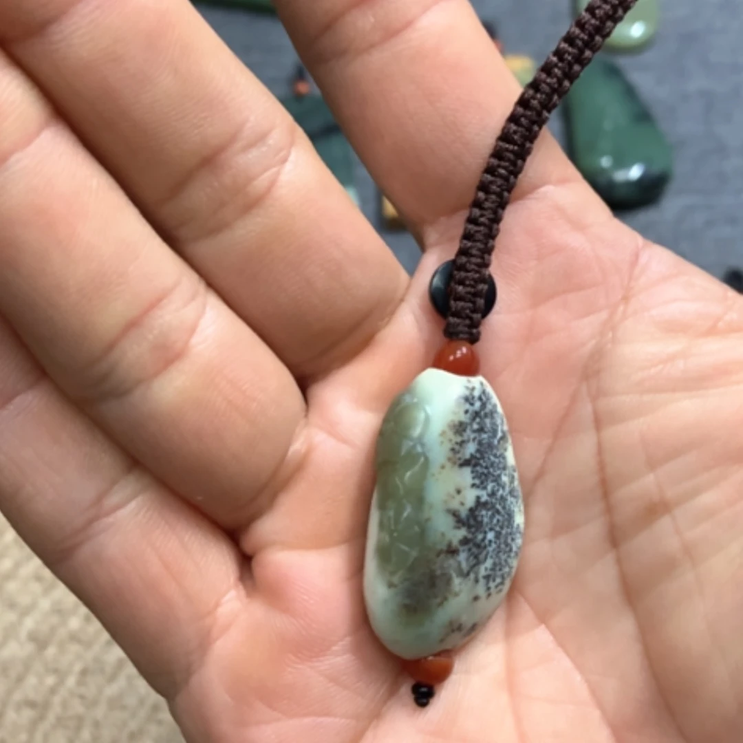 【闪购商品】颈饰未镶嵌岫岩老玉（透闪石质玉）音*