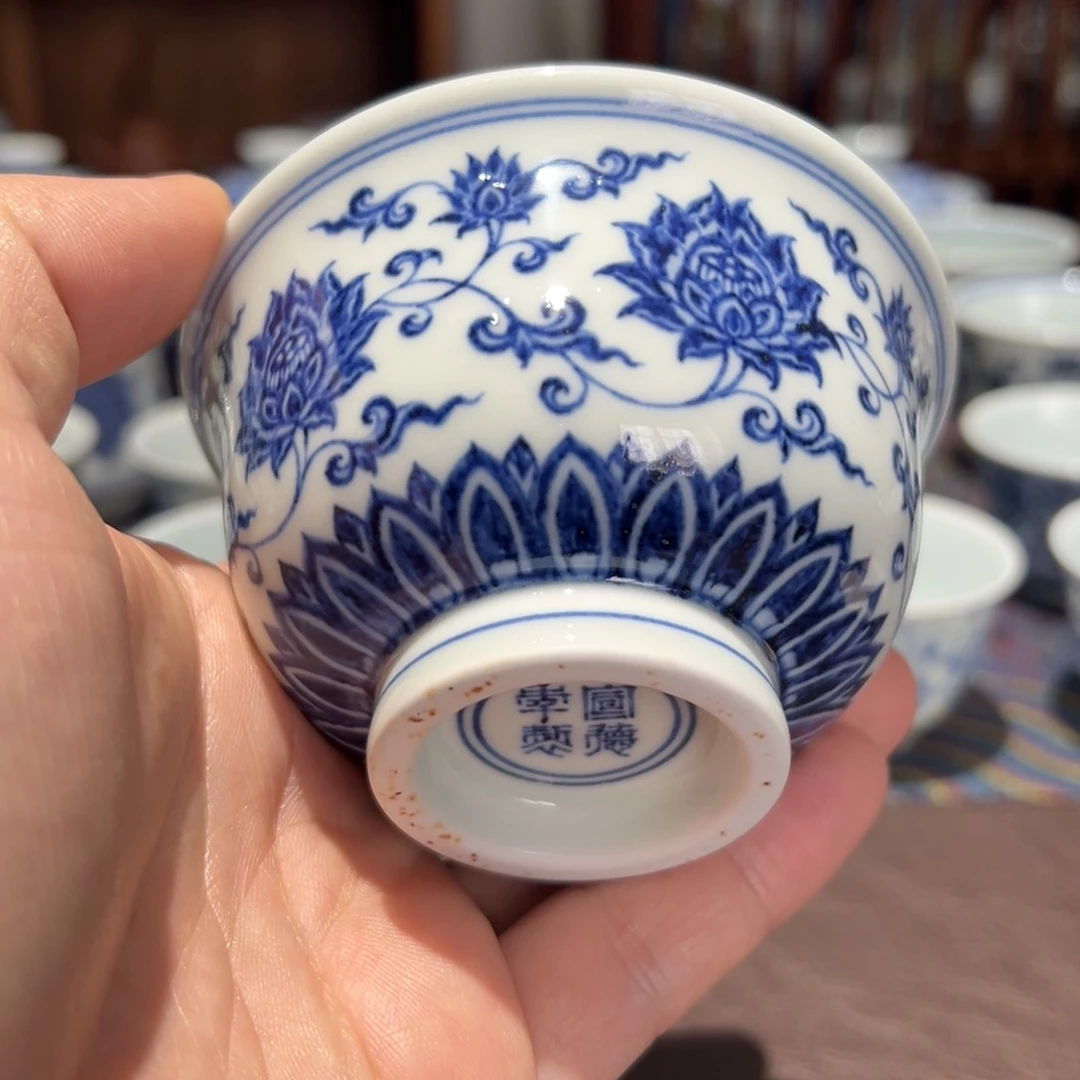 杯青花缠枝莲金刚莲压手杯口径约9.3厘米