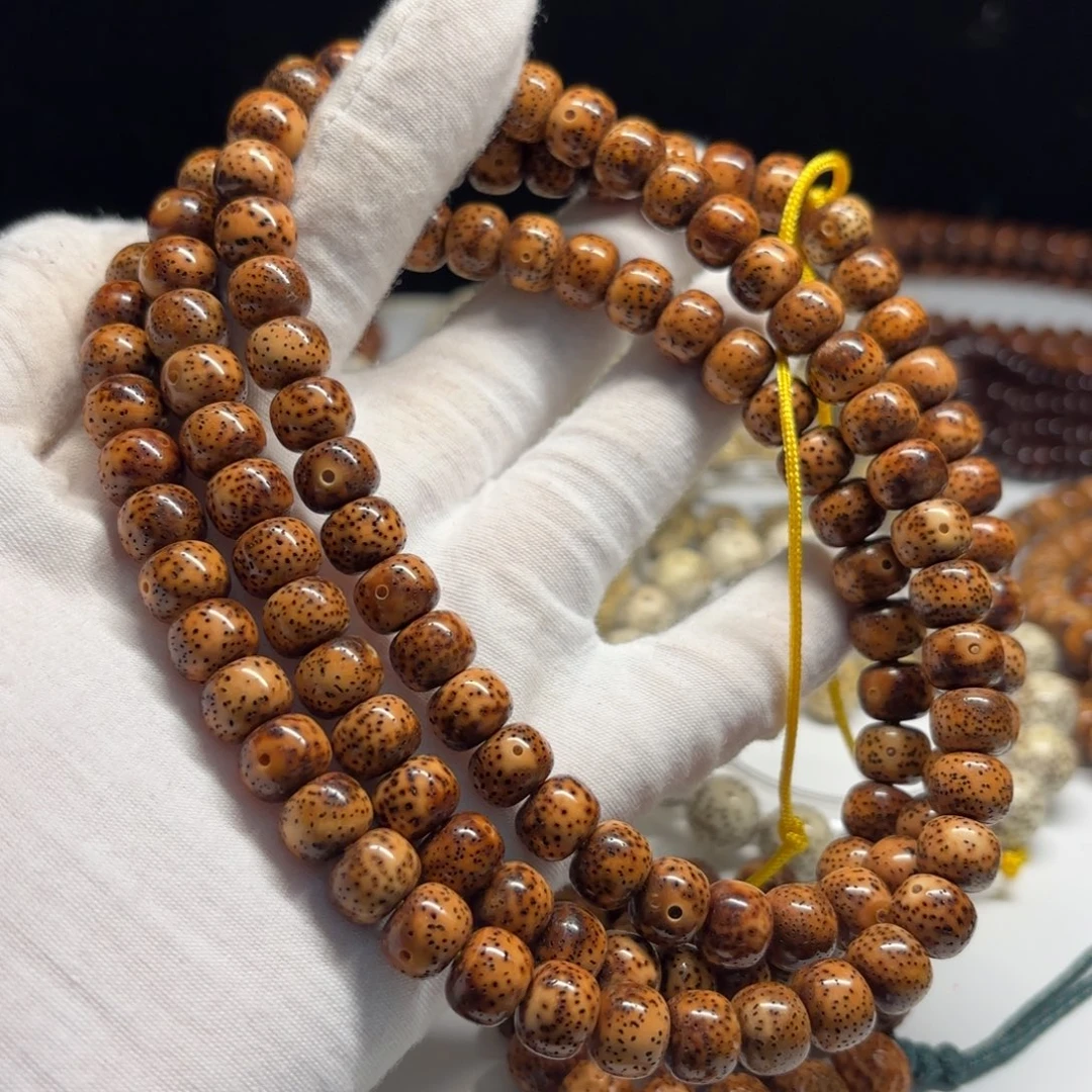 在***3星月菩提吊坠10*8藏桶深色陈籽