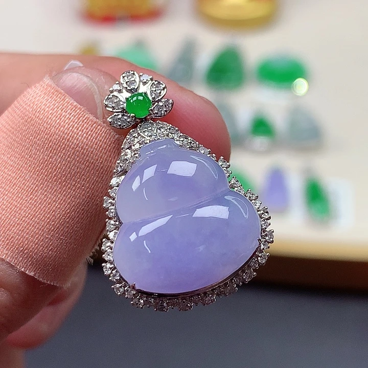 翡翠18K金镶嵌颈饰