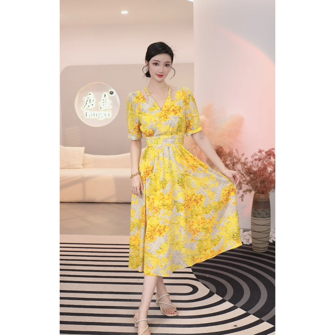 2025年夏季新款【7312】轻奢女装海边度假气质黄色碎花V领连衣裙子