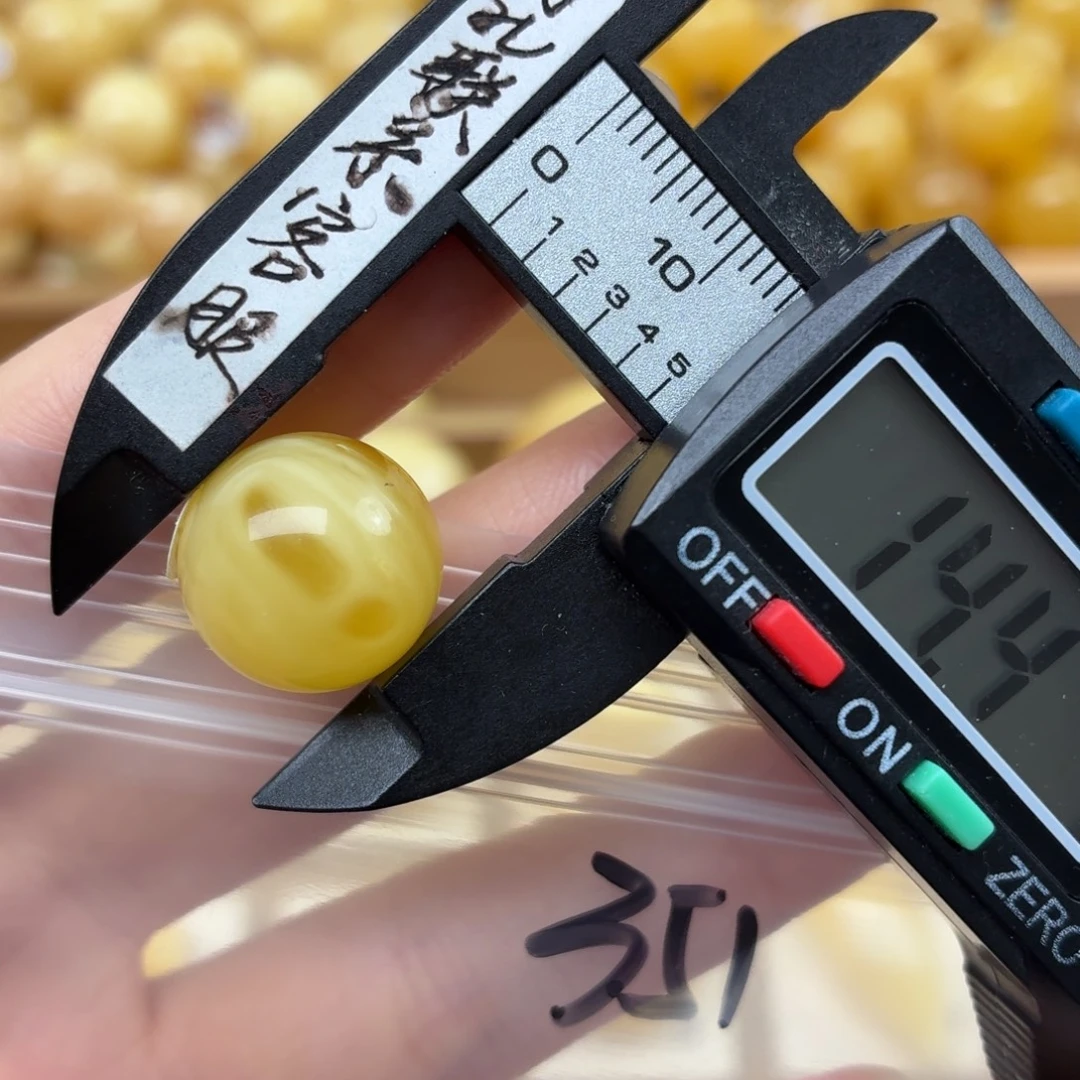 小***爸裸石蜜蜡未镶嵌蜜蜡