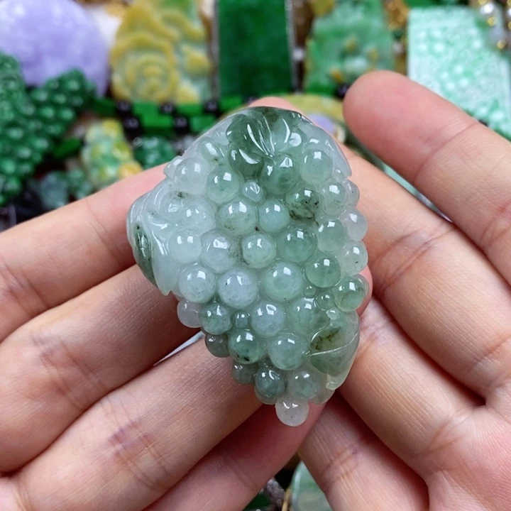 翡翠未镶嵌吊坠(赠链)