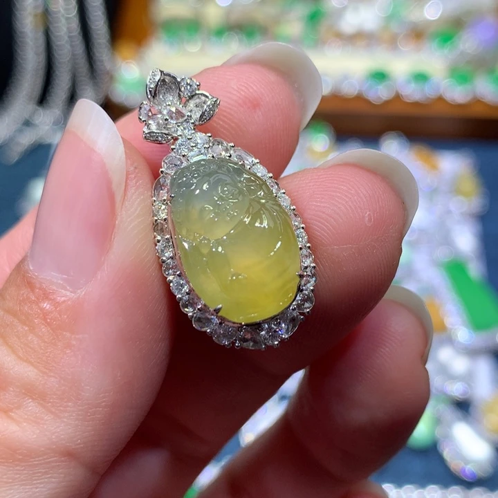 翡翠18K金镶嵌颈饰宝宝佛