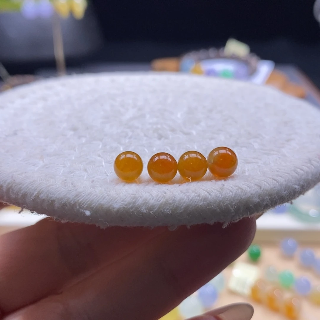 翡翠未镶嵌颈饰多样性发其一