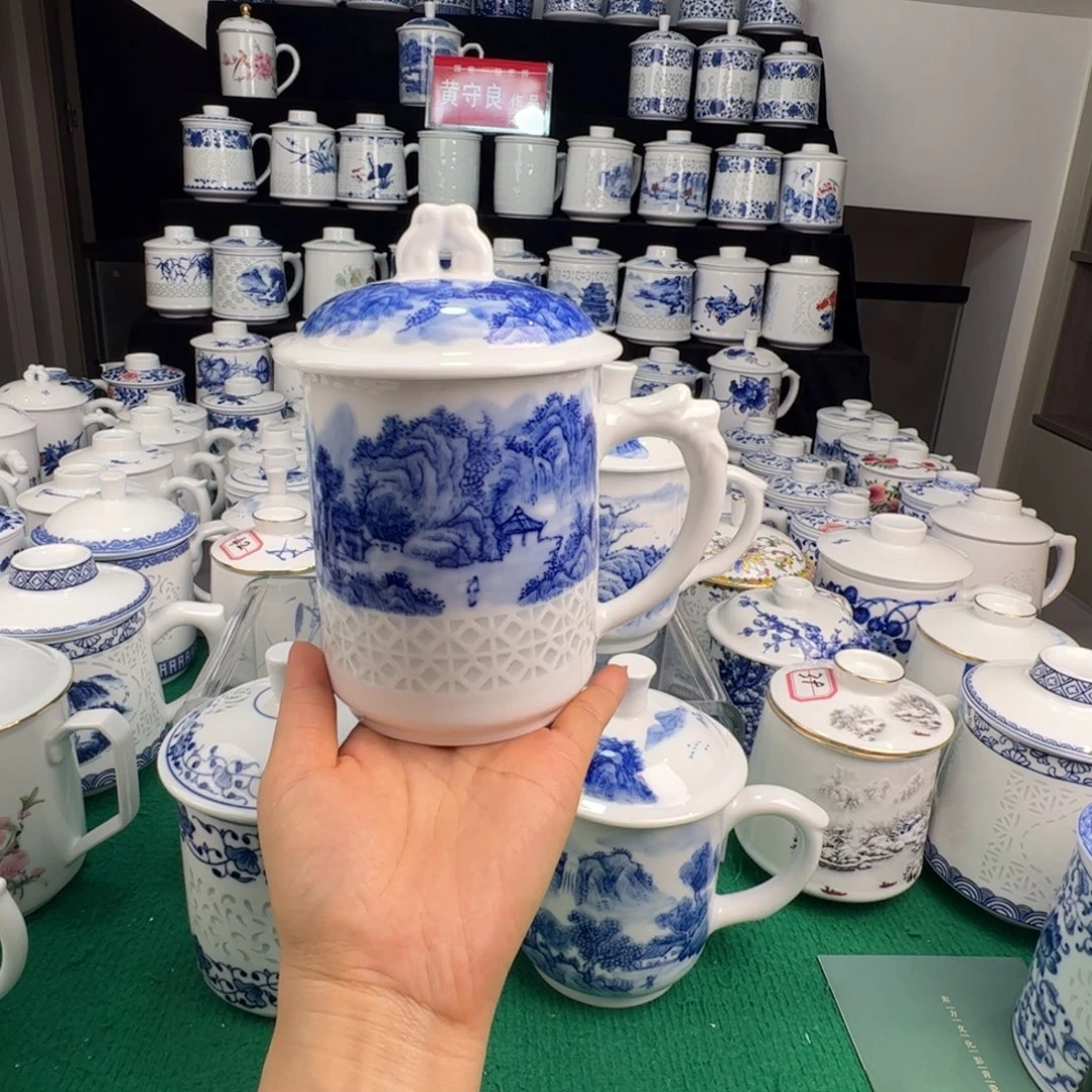 T***u摆件景德镇手绘山水单杯