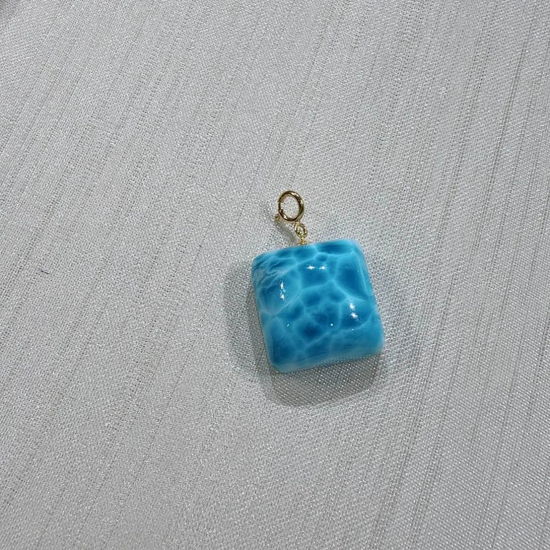 钧***咪针钠钙石（海纹石）18K金镶嵌颈饰颈饰