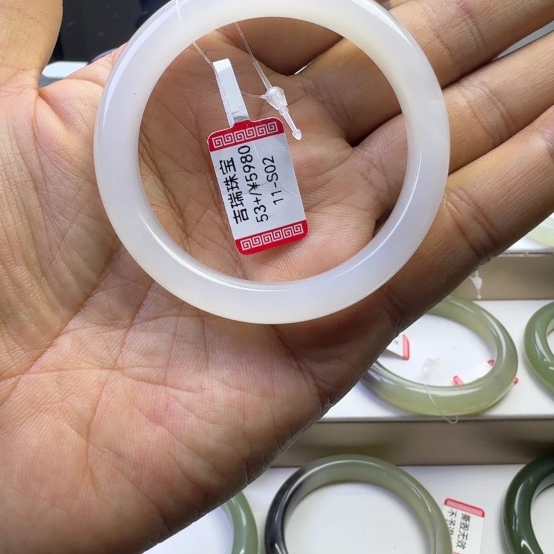 和田玉（糖玉）未镶嵌手镯